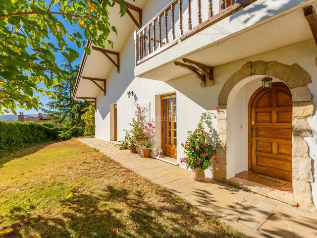 Casa en venta en Arcos Los. Chalet independiente en Los Arcos con espectacular luz y vistas privilegiadas. Casas Arcos.