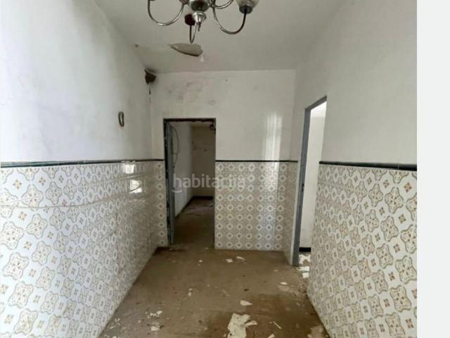 Casa en venta en Arahal. VIVIENDA PARA REFORMAR EN LA CALLE MIRAFLORES. Casas.