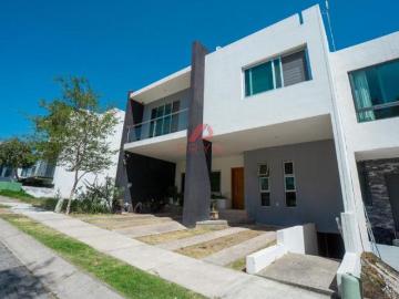 Casa en venta en Arbolada Bosques de Santa Anita, Tlajomulco | 3 Rec + Sótano