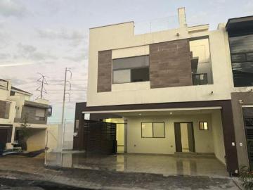 CASA EN VENTA EN ARBADO MONARCA APODACA ESQUINA Y EXCEDENTE 3 NIVELES