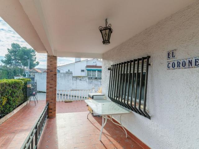 Casa en venta en Arganda del Rey, Los Villares. INMOBILIARIA TAGONIA pone a la venta en EXCLUSIVA, CHALET en ubicación privilegiada. Casas Arganda del.