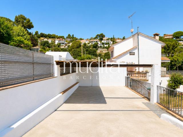 Casa en venta en Argentona, Urbanitzacions. Casa con exterior y espacio anexo en Les Ginesteres, Argentona. Casas.