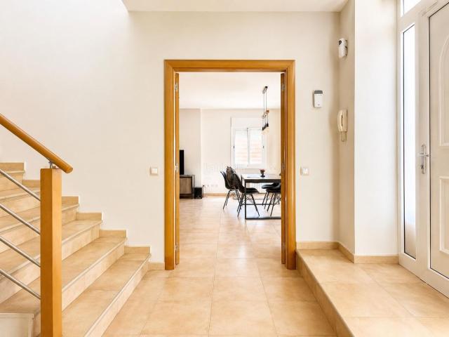 Casa en venta en Argentona, Urbanitzacions. Espectacular casa con vistas panorámicas al mar y la montaña, amplias terrazas y garaje para 3 coches en Les Ginesteres, Argentona. Casas.