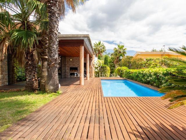 Casa en venta en Argentona, Nucli Urbà. Propiedad de alto standing con piscina y vistas al mar en Argentona. Casas.