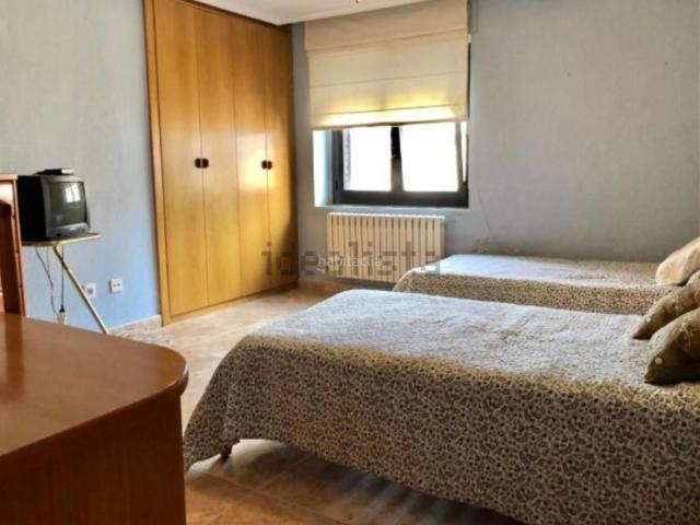 Casa en venta en Arguedas. Esta casa chalet se encuentra en Calle San Isidro, 31513, Arguedas, Navarra, situado en el distrito de centro. Es un casa chal. Casas.