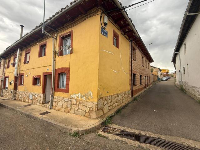 CASA EN VENTA EN ARDON A 15 MINUTOS DEL CENTRO DE LEON