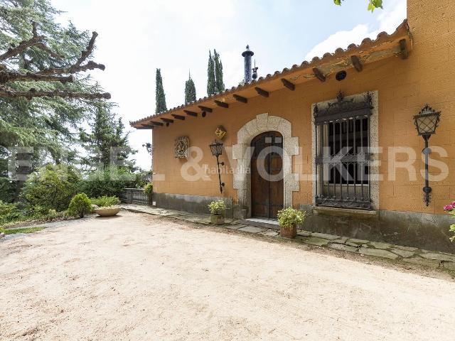 Casa en venta en Arenys de Munt. Fabulosa finca con casa señorial. Casas Arenys de.