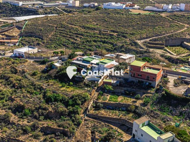 Casa en venta en Arico. Chalet TOTALMENTE REFORMADO con amplias terrazas en exclusiva zona de Arico!. Casas.
