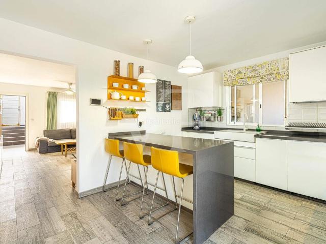Casa en venta en Arico. Dos Casas Renovadas con Azotea y Vistas al Mar en el Sureste de Tenerife. Casas.