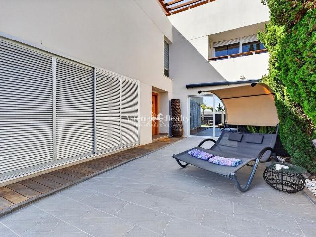 Casa en venta en Arona, Chayofa. Exclusiva villa de diseño con piscina privada y vistas panorámicas en Jardines Colgantes, Chayofa. Casas.