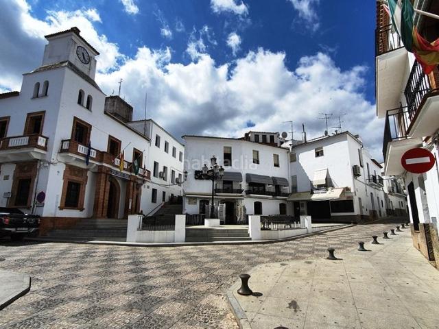 Casa en venta en Aroche. Casa de tres plantas en el centro de Aroche. Casas.