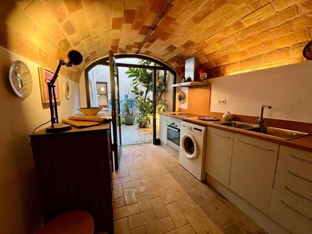 Casa en venta en Armentera L´ Costa Brava. En venta planta baja ideal para familias en LArmentera Girona Jardín privado y chimenea. Casas Armentera.