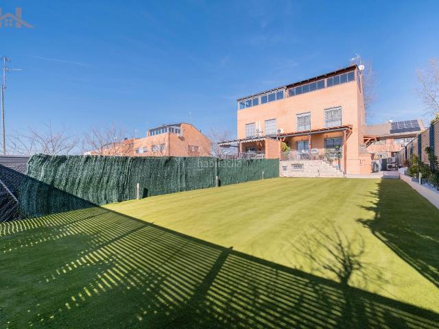 Casa en venta en Arroyomolinos, Zona Europa. Chalet pareado en venta en Avenida de Portugal, 261. Casas.