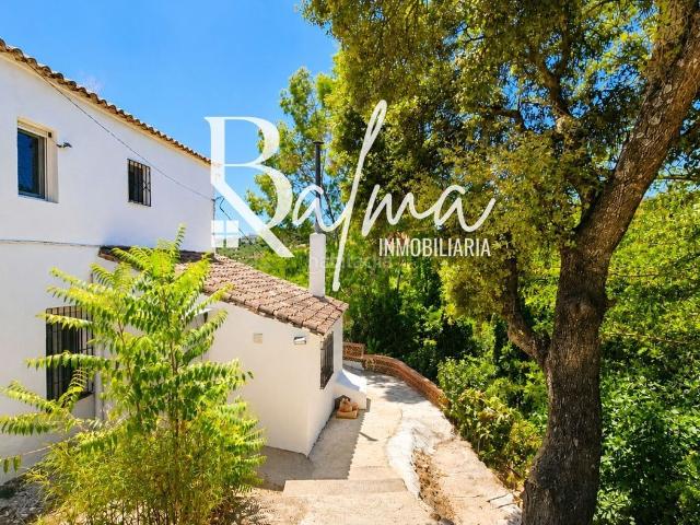Casa en venta en Arriate. Vivienda con vistas panorámicas, naturaleza y comodidad en Arriate. Casas.