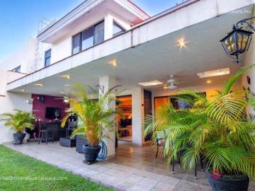 Casa en Venta en Bugambilias cerca centro comercial zona sur