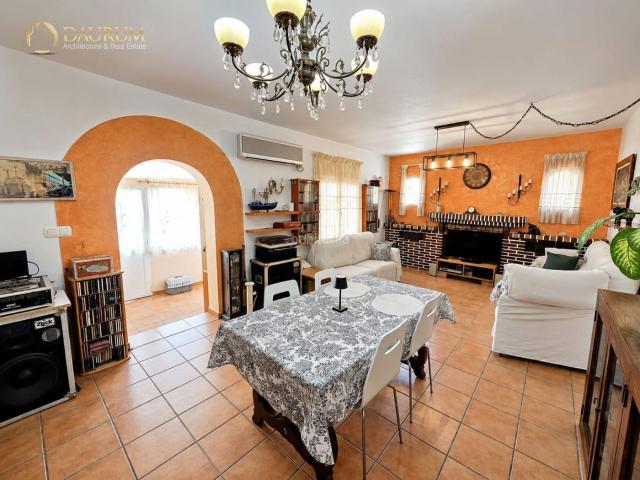 Casa en venta en Busot. MARAVILLOSA CASA EN VENTA DE 4 HABITACIONES EN BUSOT. Casas.