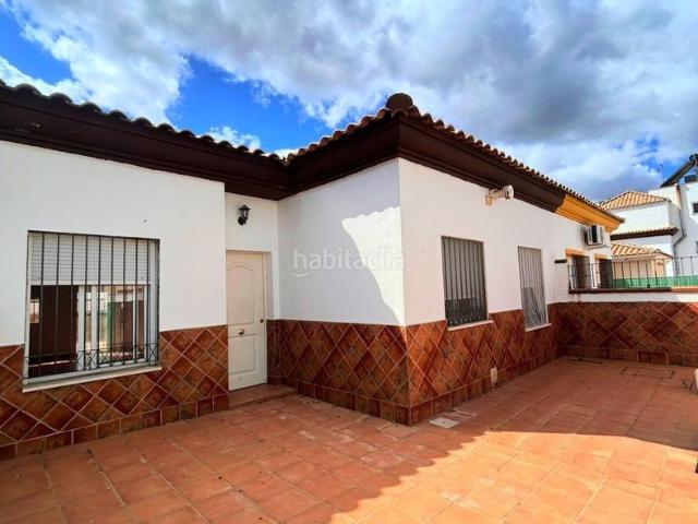 Casa en venta en Burguillos. Amplia vivienda en una sola planta con gran patio y múltiples posibilidades en Burguillos. Casas.