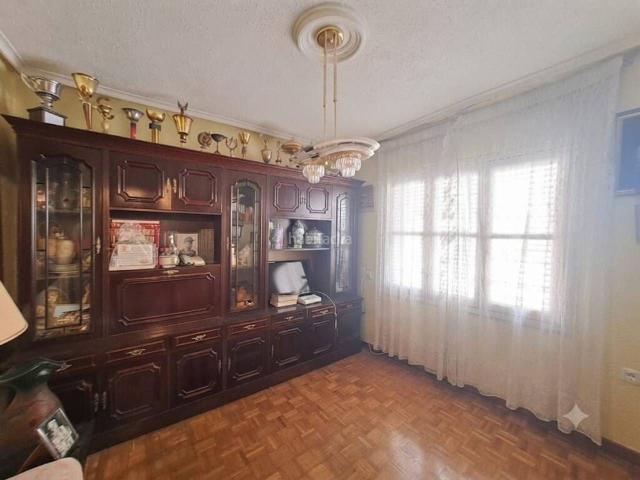Casa en venta en Burgos, Barriada Inmaculada Zurbarán. CASA PARA DEJAR A SU GUSTO DE DOS PLANTAS EN GAMONAL. Casas.