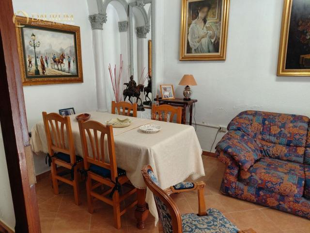 Casa en venta en Burjassot, El Castell. FABULOSA VIVIENDA UNIFAMILIAR DE 5 HABITACIONES EN BURJASSOT. Casas.