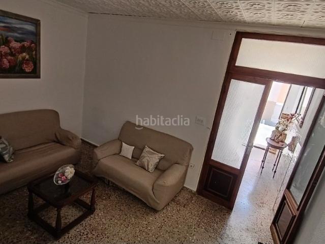Casa en venta en Burriana, Llombai. Amplia casa unifamiliar con terraza superior y grandes posibilidades. Casas.