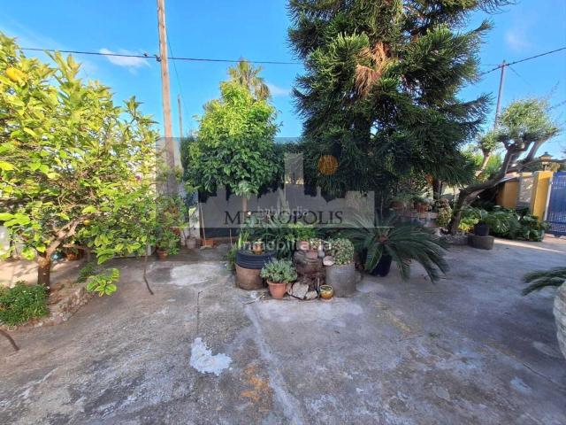 Casa en venta en Burriana, Playa. Chalet con piscina y vistas al mar en una parcela de 489 m2. Casas.