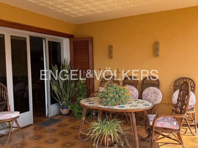 Casa en venta en Burriana, Playa. Chalet independiente junto al mar en la Playa de la Malvarrosa. Casas.