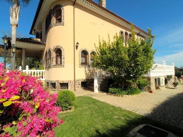 Casa en venta en Badajoz, Carretera de Sevilla Los Montitos. FINCA EXCLUSIVA EN TRES ARROYOS 2 VIVIENDAS PISCINA NAVE. Casas.