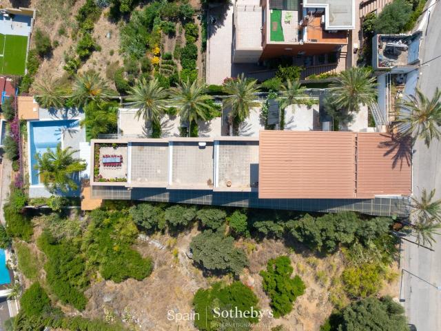 Casa en venta en Badalona, Mas Ram. Villa contemporánea panorámica de ocho niveles con vistas al mar excepcionales. Casas.