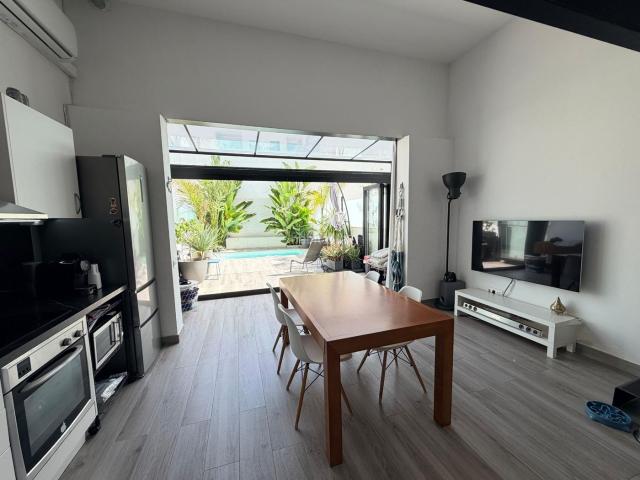 Casa en venta en Badalona, Progrés Pep Ventura. Casa de 3 Habitaciones con piscina Propia y garaje. Casas.