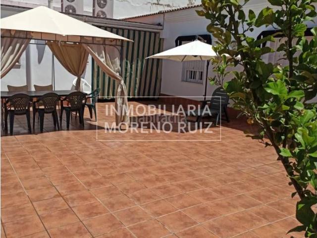 Casa en venta en Baena. MAGNIFICA VIVIENDA CON ESPACIO PARA SU NEGOCIO. Casas.