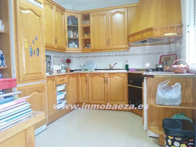 Casa en venta en Baeza. Casa en venta en Barrio Andalucía, 4 dormitorios. Casas.