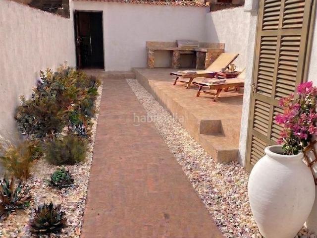 Casa en venta en Baleares Muro. Casa en proceso de reforma integral con patio y parking en el centro histórico de Muro. Casas.