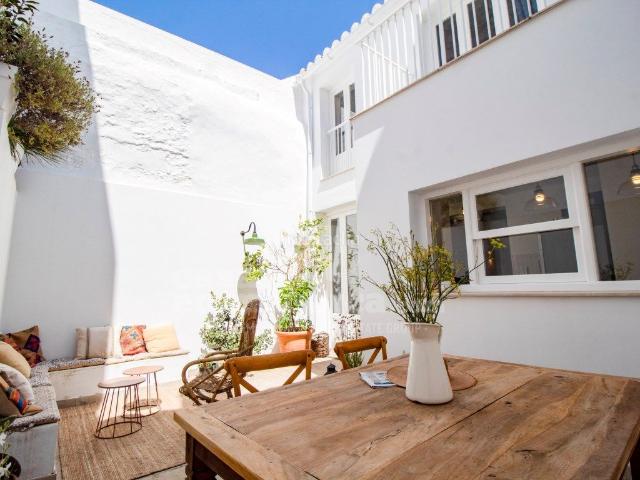 Casa en venta en Baleares Alaior, Alaior Poble. Casa con patio totalmente reformada en Alaior centro. Casas.