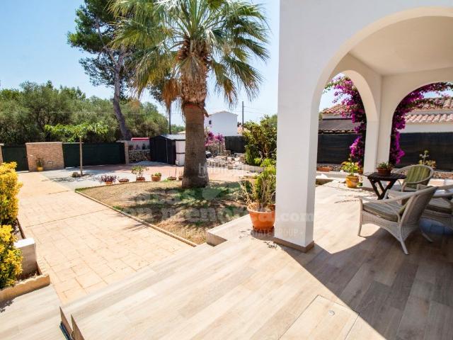 Casa en venta en Baleares Alaior, Cala en Porter. Chalet con gran jardín y piscina en Son Vitamina. Casas.