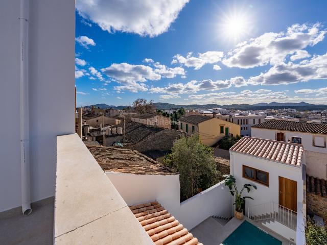 Casa en venta en Baleares Artà, Artà Poble. Elegante casa de pueblo reformada con piscina, garaje y estudio independiente para invitados en Artà. Casas.
