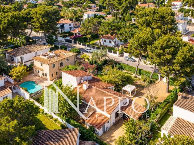 Casa en venta en Baleares Calvià, El Toro. Exclusiva vivienda unifamiliar con amplio jardín en El Toro, Puerto Adriano. Casas.