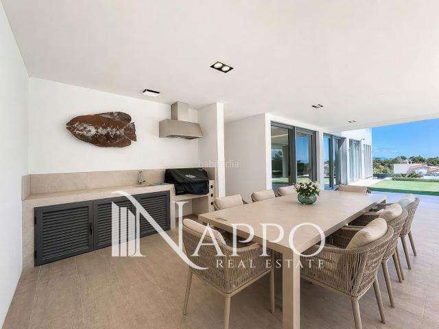 Casa en venta en Baleares Calvià, Santa Ponça. Residencia de lujo de 601 m con ascensor privado, dos piscinas y panorámica 360. Casas.