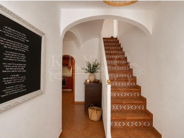 Casa en venta en Baleares Ciutadella de Menorca, Ciutadella. Casa de pueblo luminosa en esquina con licencia de reforma aprobada en el centro histórico de Ciutadella. Casas Ciutadella de.
