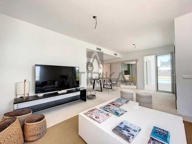 Casa en venta en Baleares Es Mercadal, Coves Noves. Chalet nuevo en construcción con jardín y piscina privada en Coves Noves. Casas Es.