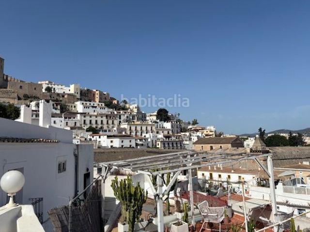 Casa en venta en Baleares Ibiza, Dalt Vila La Marina. Casa en el casco antiguo con azotea y unas vistas fantásticas. Casas.