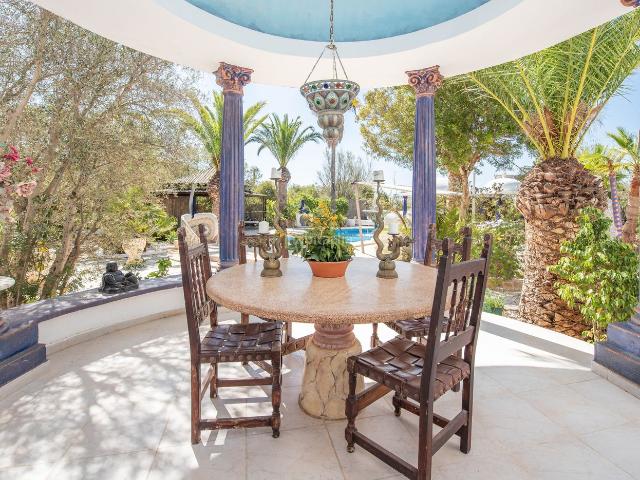 Casa en venta en Baleares Ibiza, S´Eixample Can Misses. Villa en Ibiza con ETV y Vistas Panorámicas al Mar. Casas.