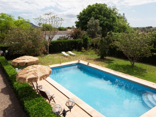 Casa en venta en Baleares Inca, Centro. Finca con piscina y pista de tenis privada. Casas.