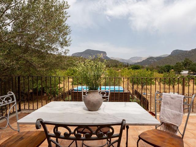 Casa en venta en Baleares Lloseta. Finca rústica con vistas de la Serra Tramuntana. Casas.