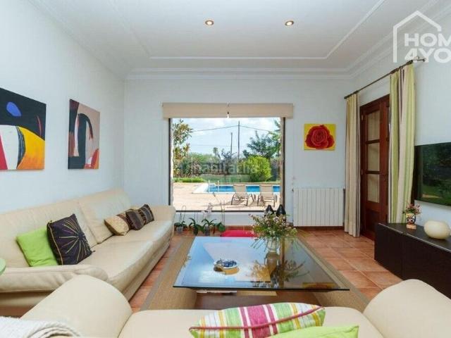 Casa en venta en Baleares Lloseta. Villa mallorquina con piscina de agua salada y vistas a la Tramuntana, 4 dormitorios, 3 baños, solar, calefacción. Casas.
