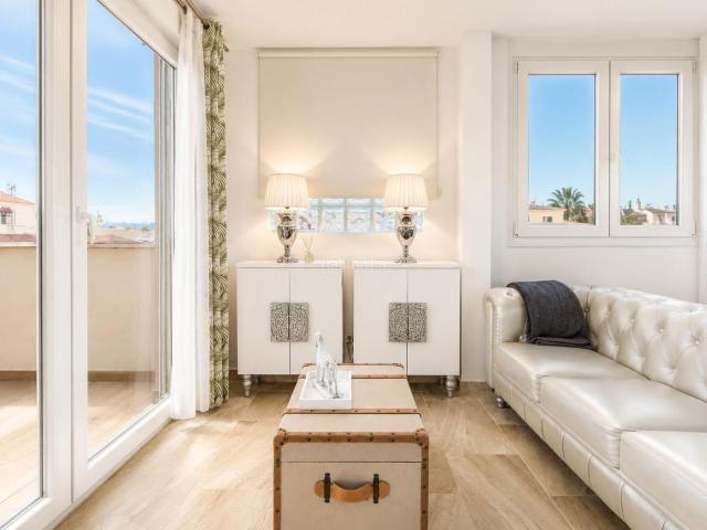 Casa en venta en Baleares Llucmajor, Badia Blava Badia Gran Tolleric. Dúplex de lujo con vistas al mar en Sa Torre Espacio, privacidad y calidad en una ubicación privilegiada. Casas.