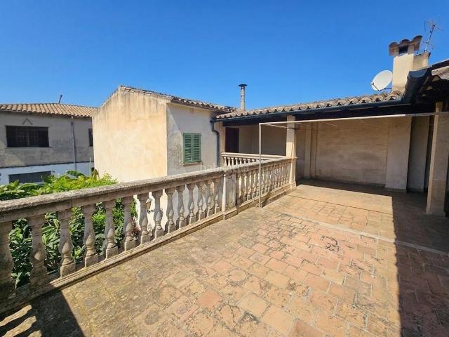 Casa en venta en Baleares Llucmajor, Llucmajor Interior. Dos viviendas anexas con infinitas posibilidades en el corazón de Llucmajor. Casas.