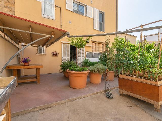 Casa en venta en Baleares Palma de Mallorca, Son Canals. Espectacular casa unifamiliar con dos viviendas independientes y gran potencial en Son Canals Palma. Casas Palma de.