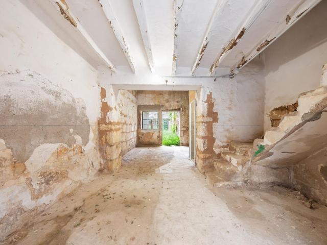 Casa en venta en Baleares Sa Pobla. CASA CENTRO DE SA POBLA CON LICENCIA PARA REFORMA EN VIVIENDA SOSTENIBLE. Casas Sa.