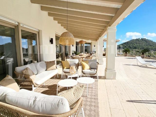 Casa en venta en Baleares Santa Eulària, Jesús. Espaciosa villa de lujo de 9 dormitorios con vistas al mar y Dalt Vila. Casas Santa.