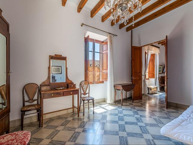 Casa en venta en Baleares Santanyí, Santanyí Poble. Excepcional casa de pueblo situada en el centro de Santanyi. Casas.